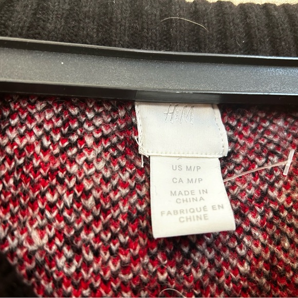 Great sweater for colder weather. - Picture 2 of 3